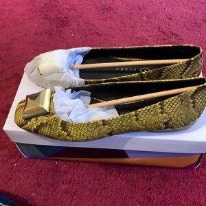 New Katy Perry The Evie Stud Mustard Multi colored flat Size 8